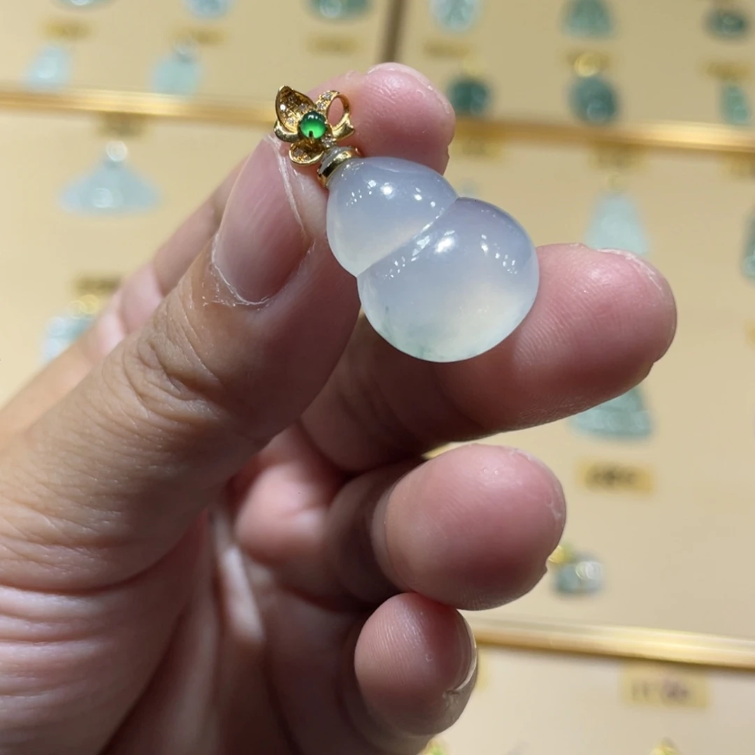 颈饰18K金镶嵌翡翠