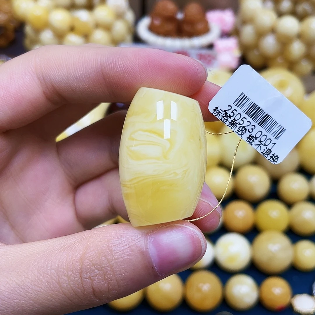 裸石琥珀未镶嵌34.8*21.2mm.瑕