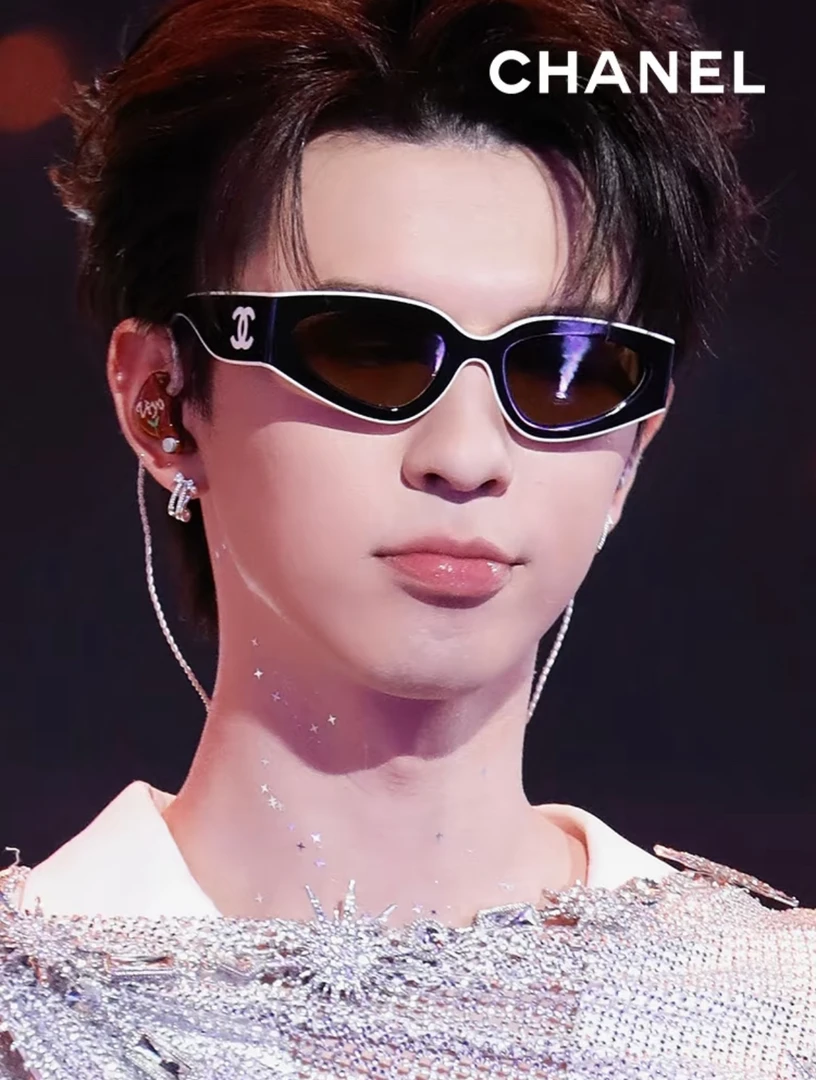 未使用 Chanel/香奈儿 明星款香奈儿猫眼形太阳眼镜6056黑白墨镜