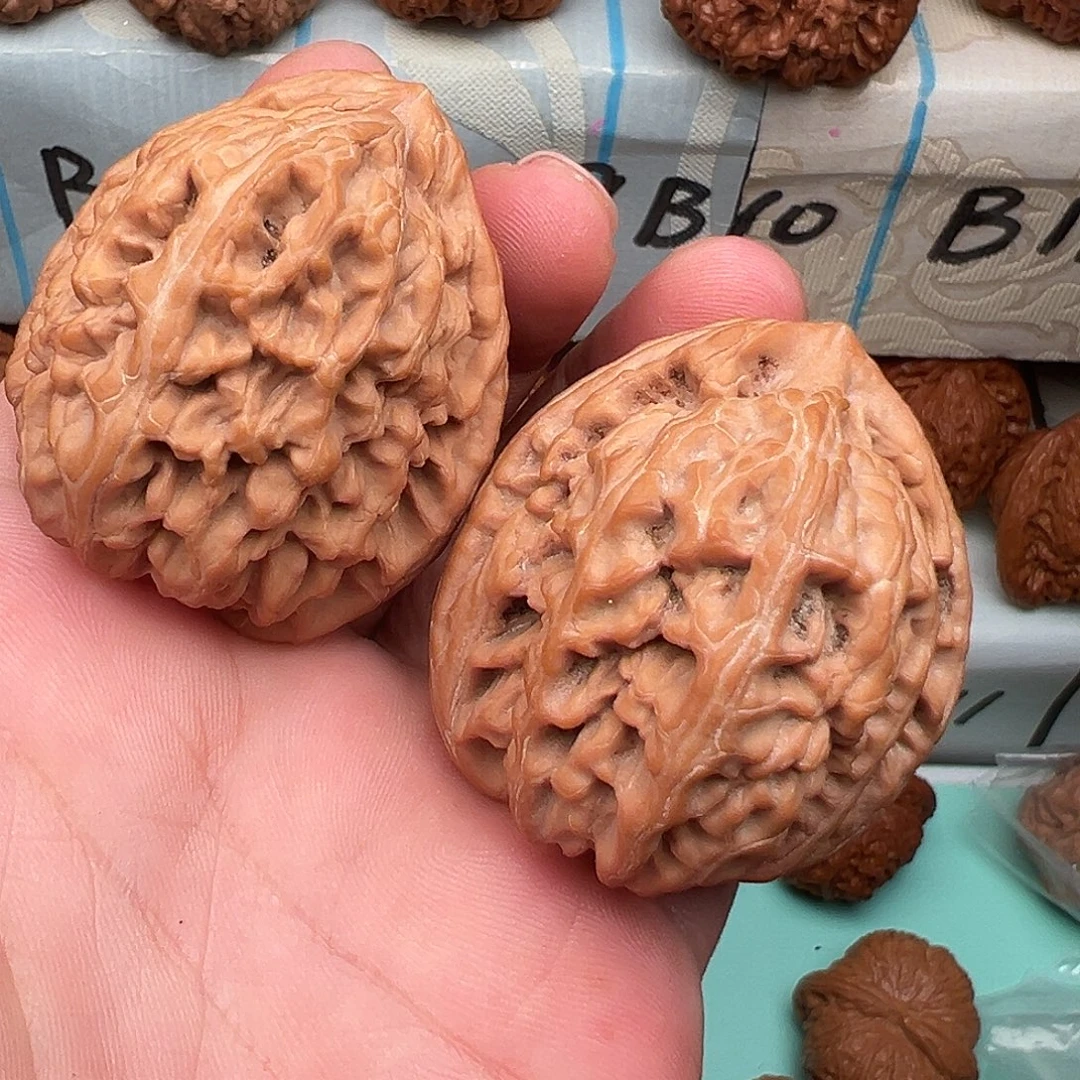 吊坠桃核全品红锦鲤47