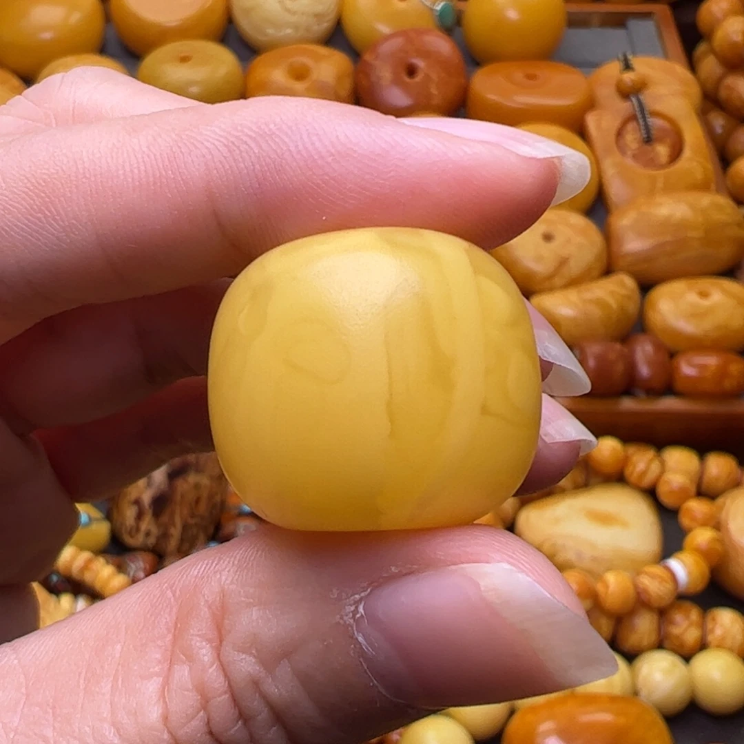 琥珀未镶嵌珠宝奇石24