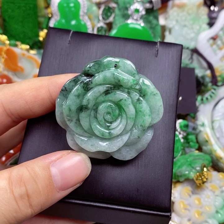 翡翠未镶嵌吊坠(赠链)