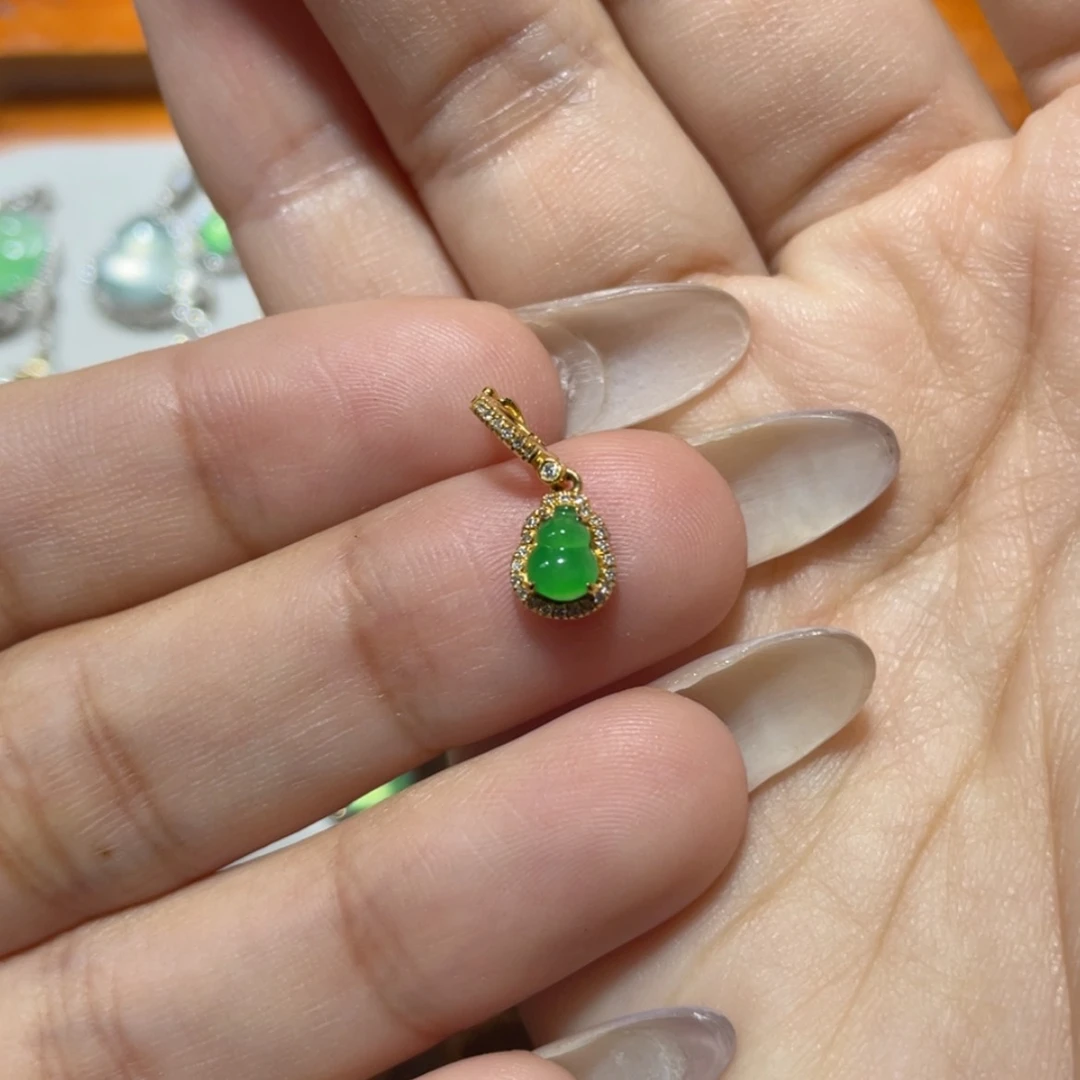 【闪购商品】颈饰18K金镶嵌翡翠