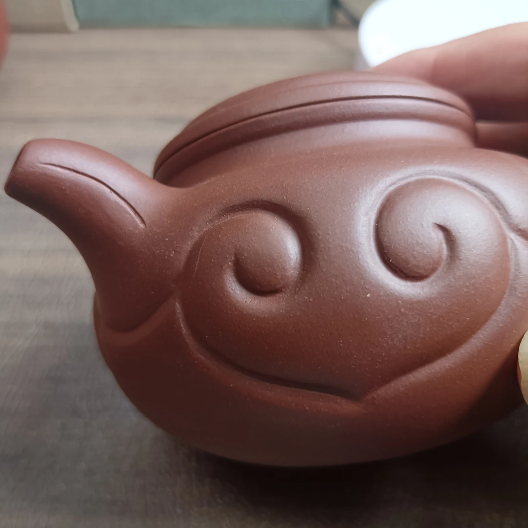 腾兴紫砂岀品，精选黄龙山紫泥料，红泥仿古如意壶。紫砂壶茶壶茶具
