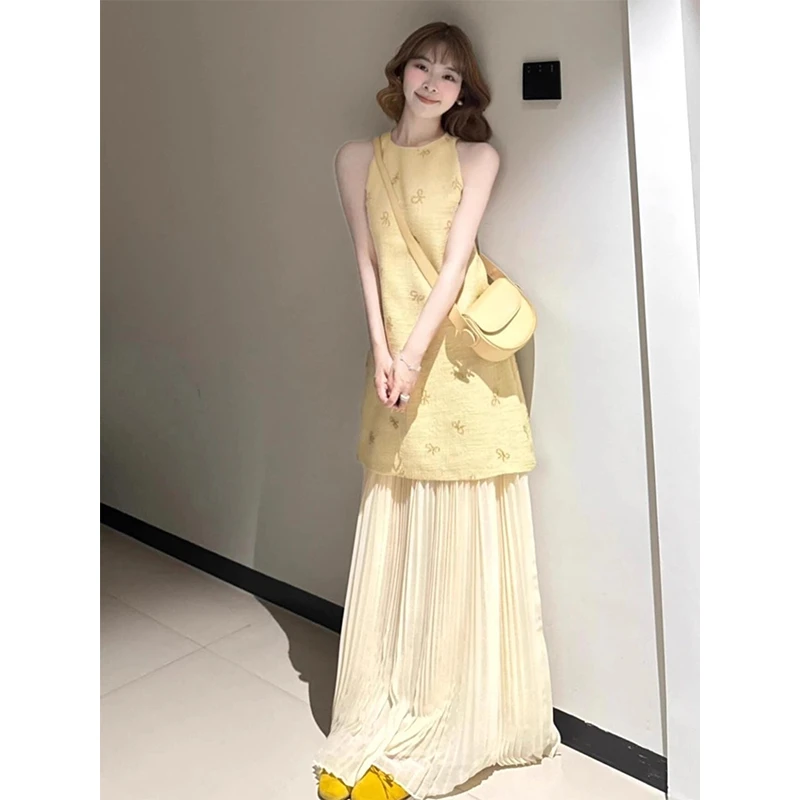 黄色蝴蝶结碎花挂脖上衣套装女夏季新款高腰褶皱半身长裙子两件套