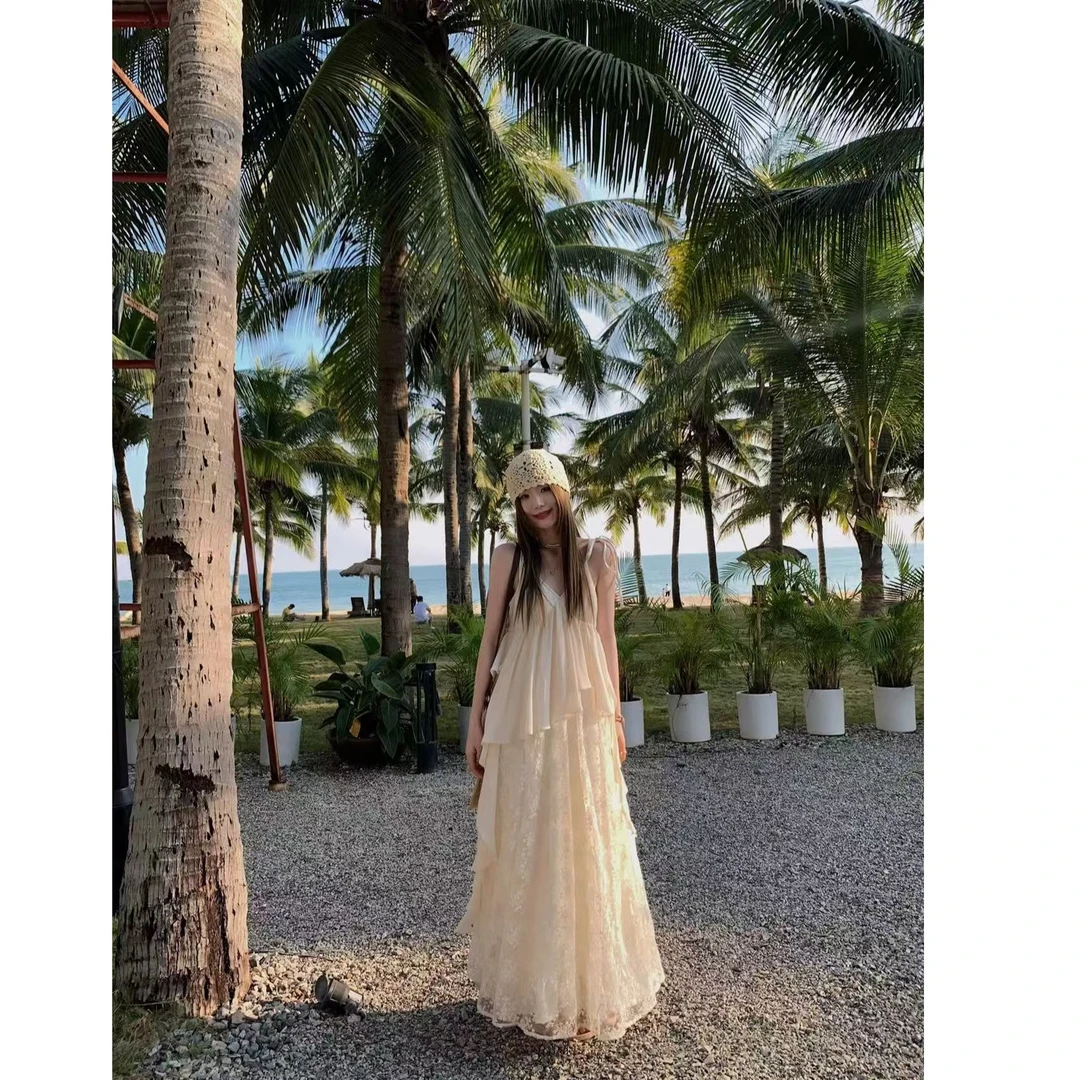 法式重工刺绣吊带连衣裙裙子女春夏高级感v领气质浪漫度假