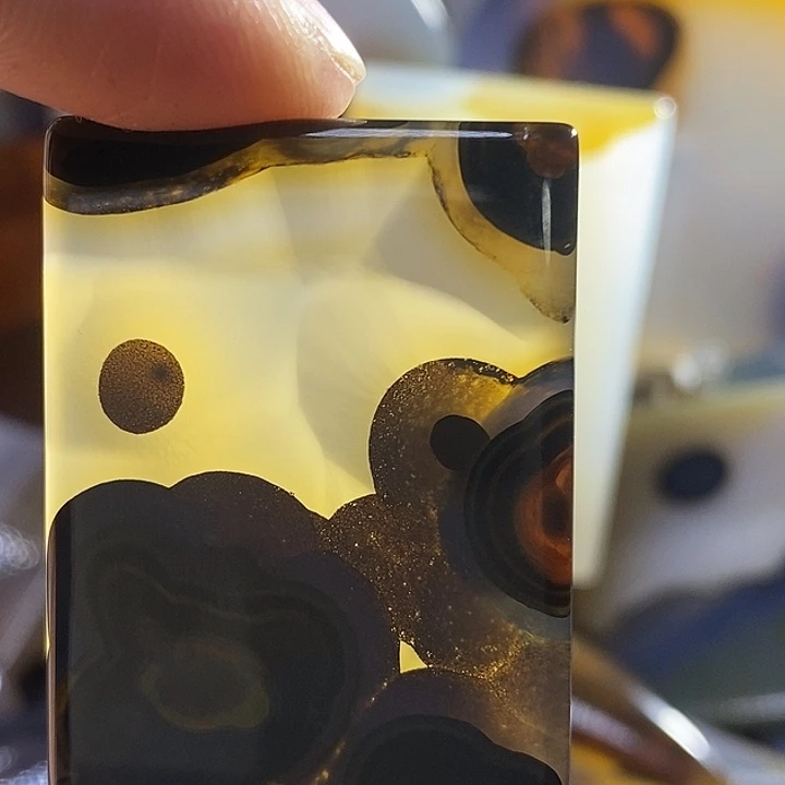 未镶嵌颈饰玛瑙/玉髓娃**a