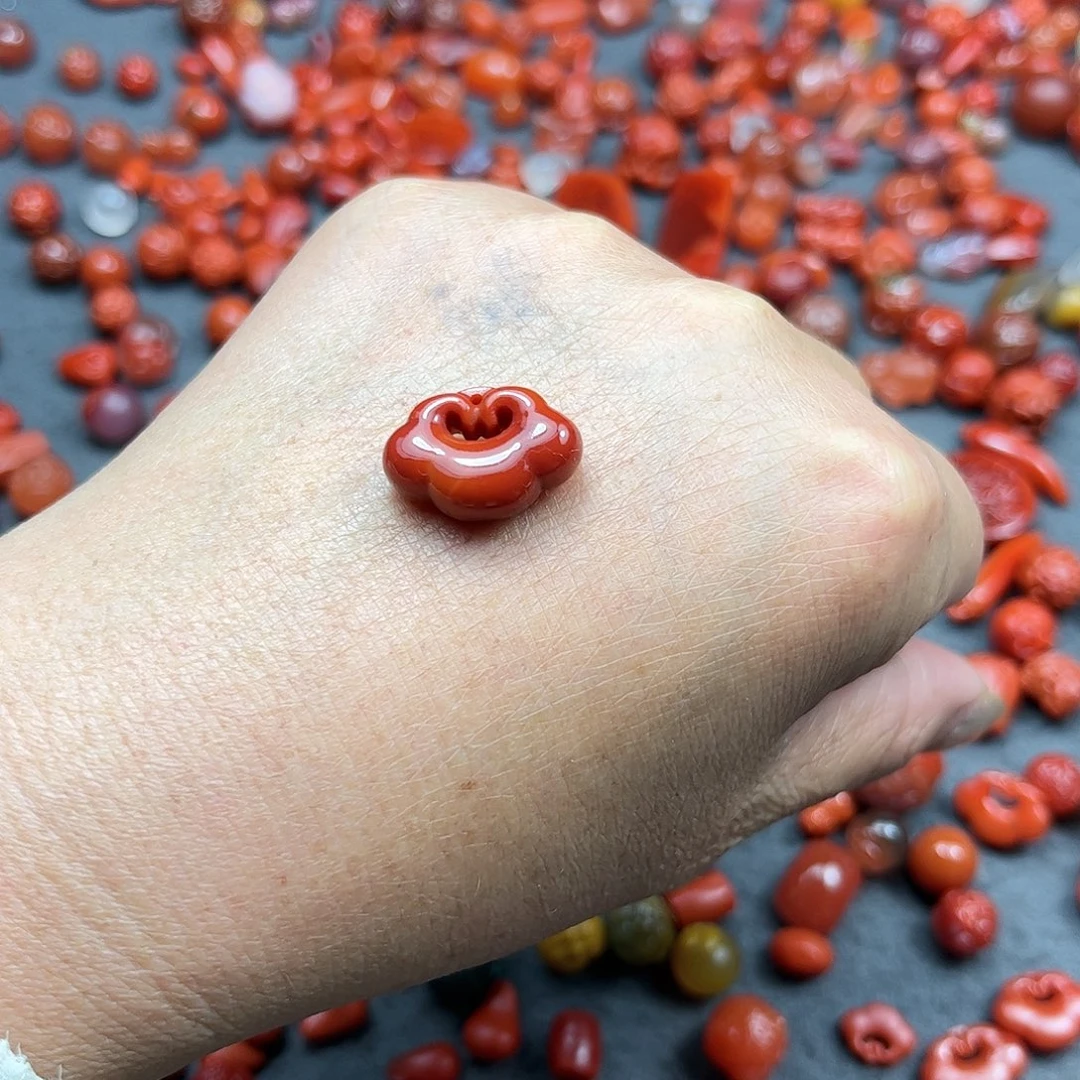 南红玛瑙吊坠未镶嵌