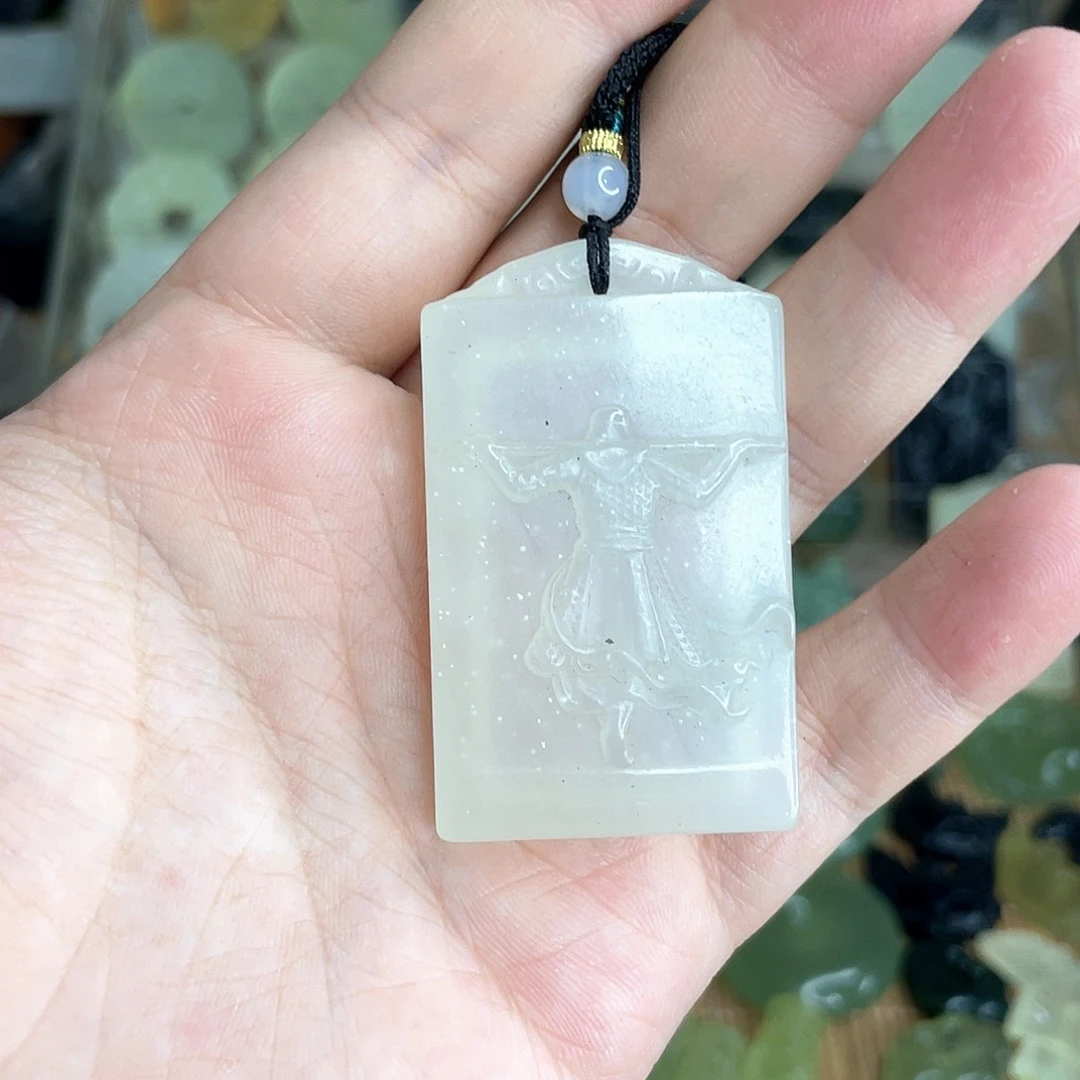 岫玉未镶嵌颈饰悟空