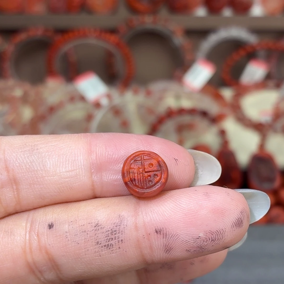 满***星南红玛瑙未镶嵌颈饰福字牌