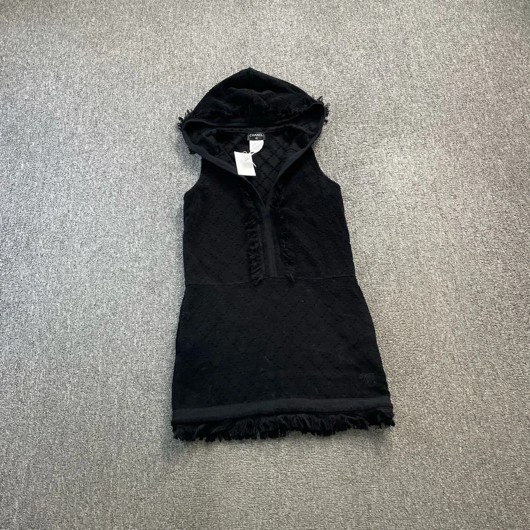 95新 Chanel/香奈儿 q215 黑色破坏帽衫 38码/ bc014338