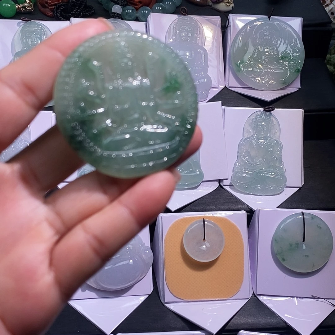 翡翠未镶嵌颈饰属鼠的守护神