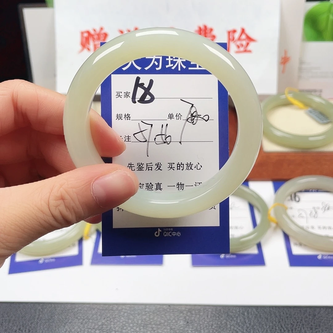 未镶嵌手镯和田玉