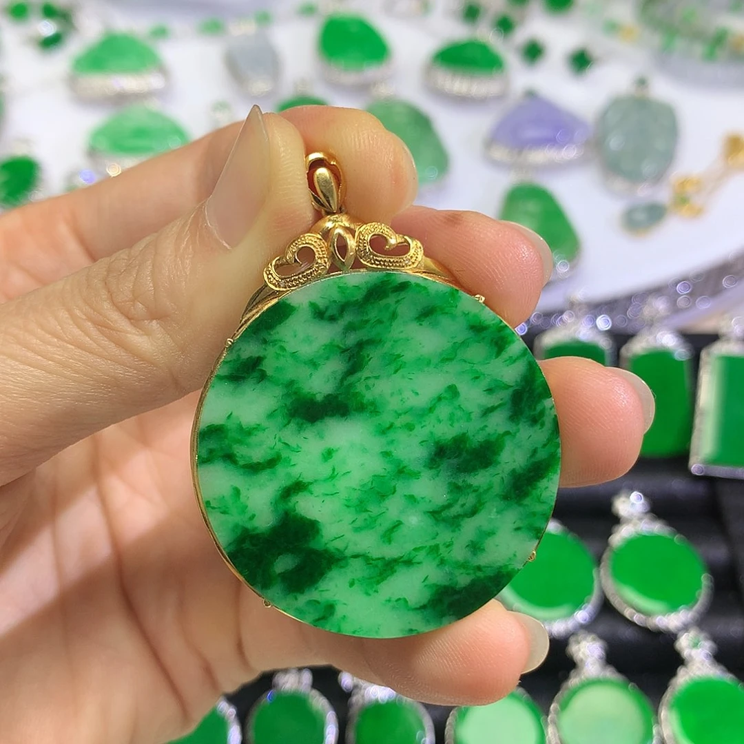 颈饰18K金镶嵌翡翠吊坠