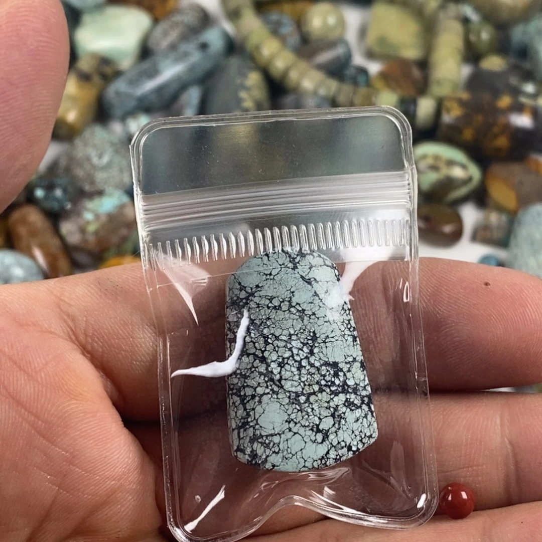 王***娘未镶嵌南红玛瑙珠宝奇石