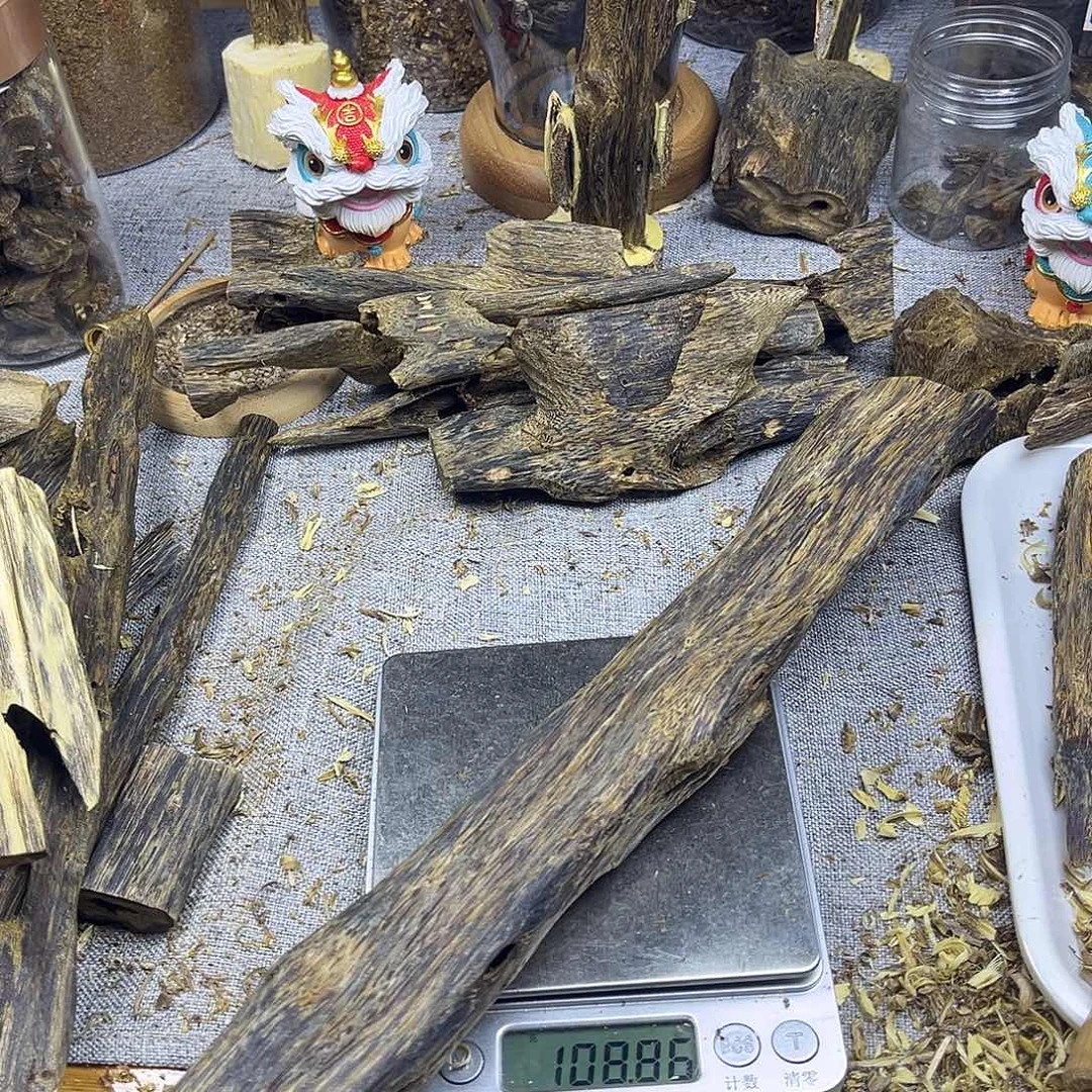 初***品香料奇楠虫漏香108克