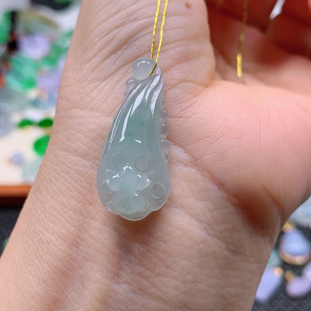 缅甸天然A货翡翠，飘花莲蓬吊坠，编号267 /807，尺寸32.7-13.9-7.7