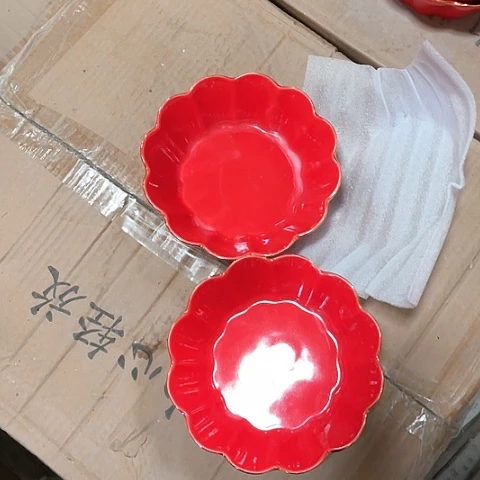微瑕，不明火，口径14厘米，高度4，2个红色沙拉碗