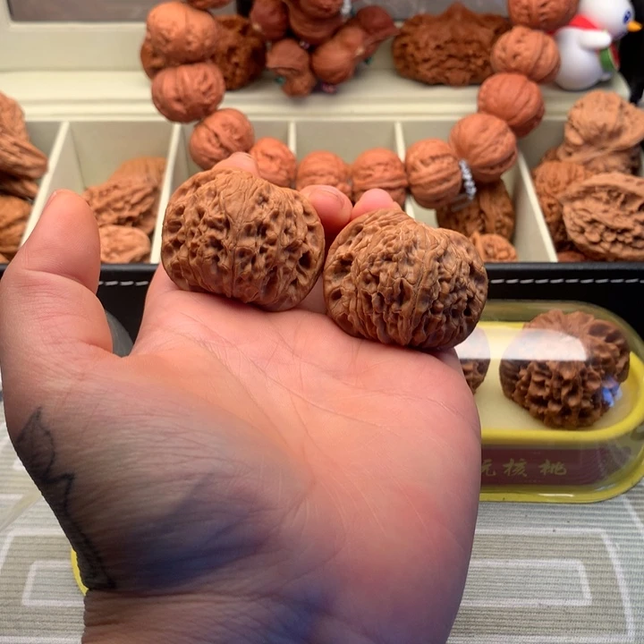 文玩核桃吊坠蝴蝶磨盘全品44尺寸