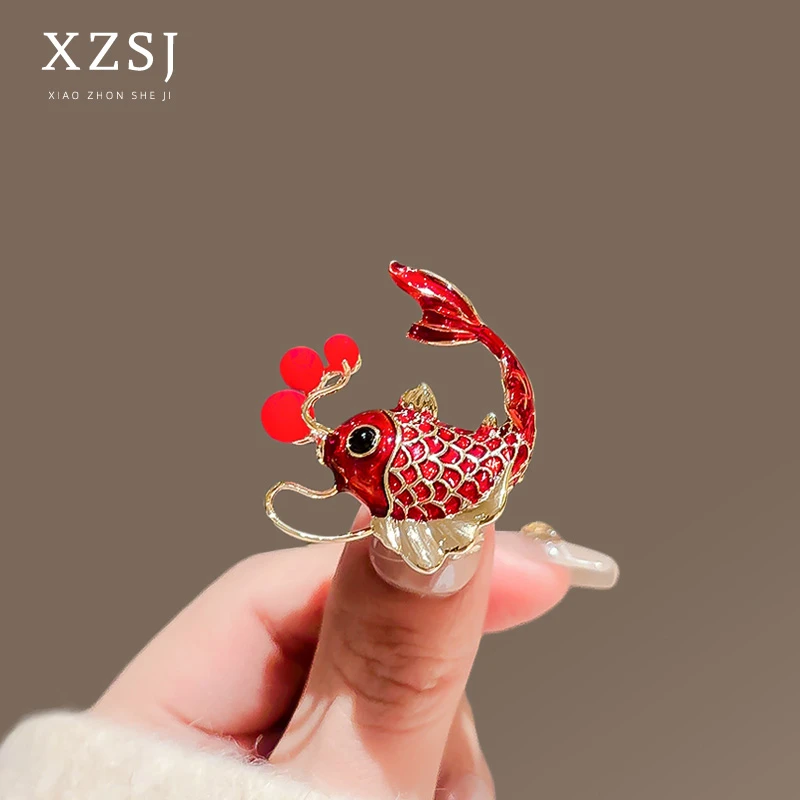 铜珐琅胸针 高端红色锦鲤胸针百搭小众高档别针精致胸花衣服配饰