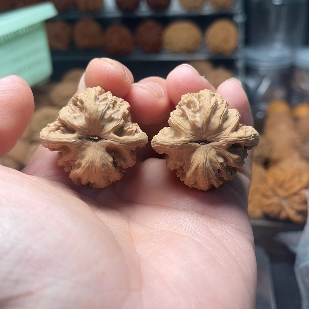1文玩核桃盘龙虎34-287