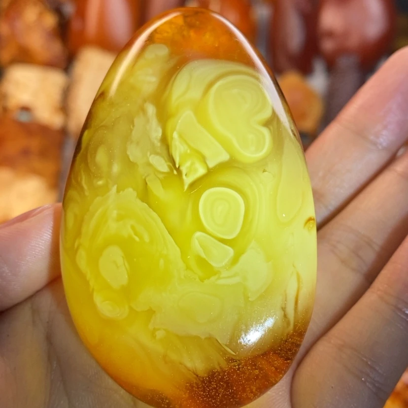 【闪购商品】定制琥珀谈**南裸石，。