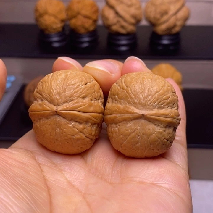 文玩核桃把件碧海龙珠13