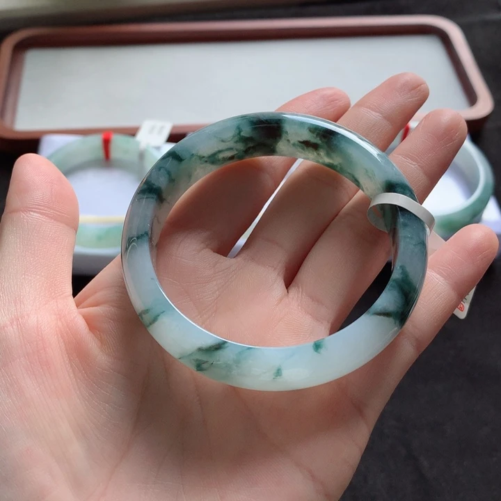 翡翠手镯未镶嵌手镯