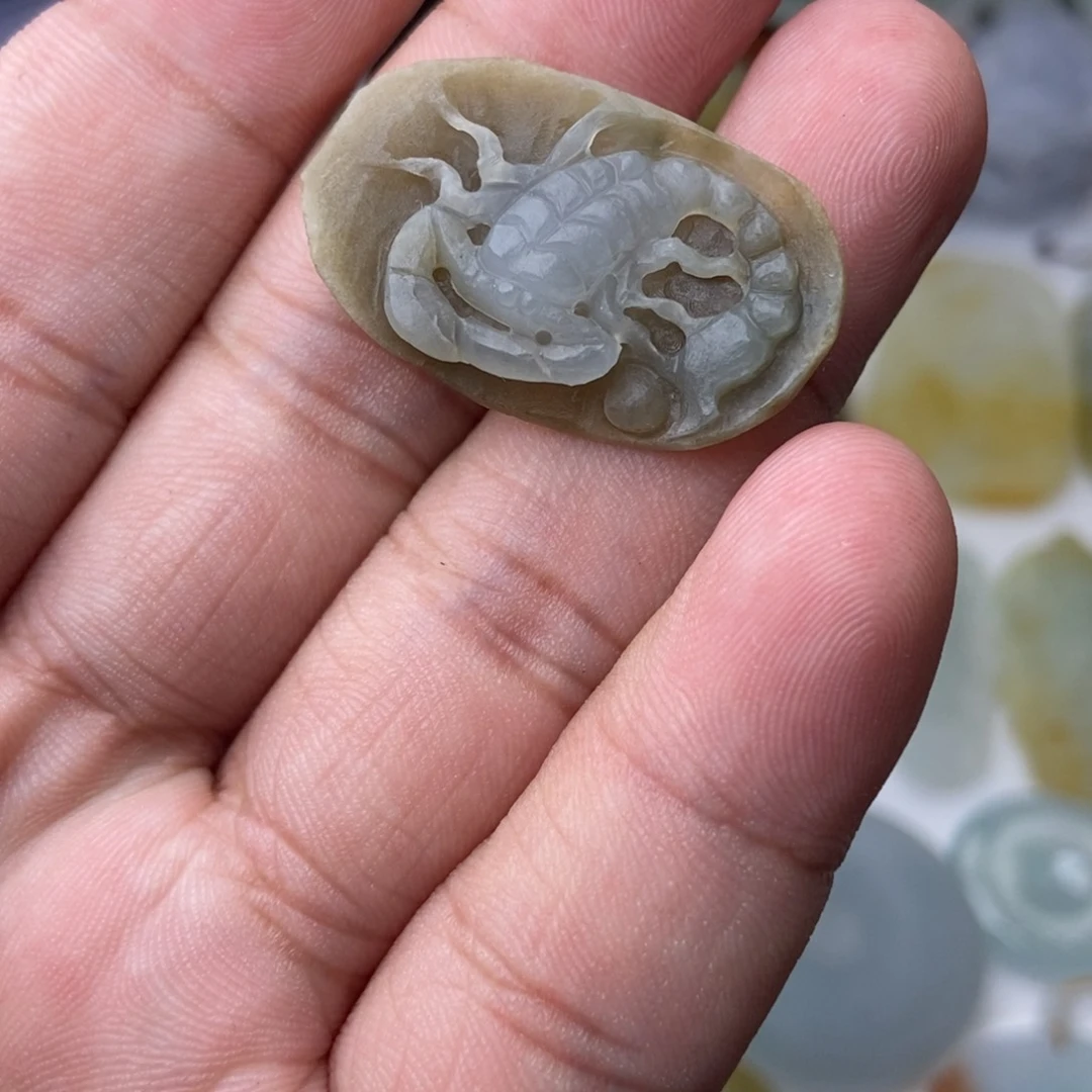 定制翡翠未镶嵌蝎子