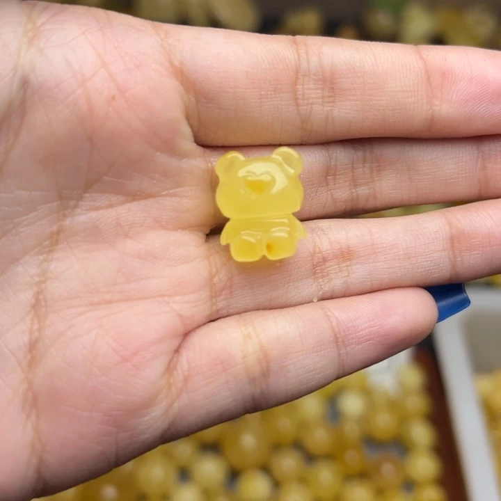 蜜蜡未镶嵌珠宝奇石165-天然蜜蜡满蜡俏色小熊吊坠