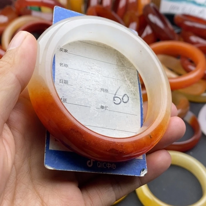 未镶嵌手镯石英质玉