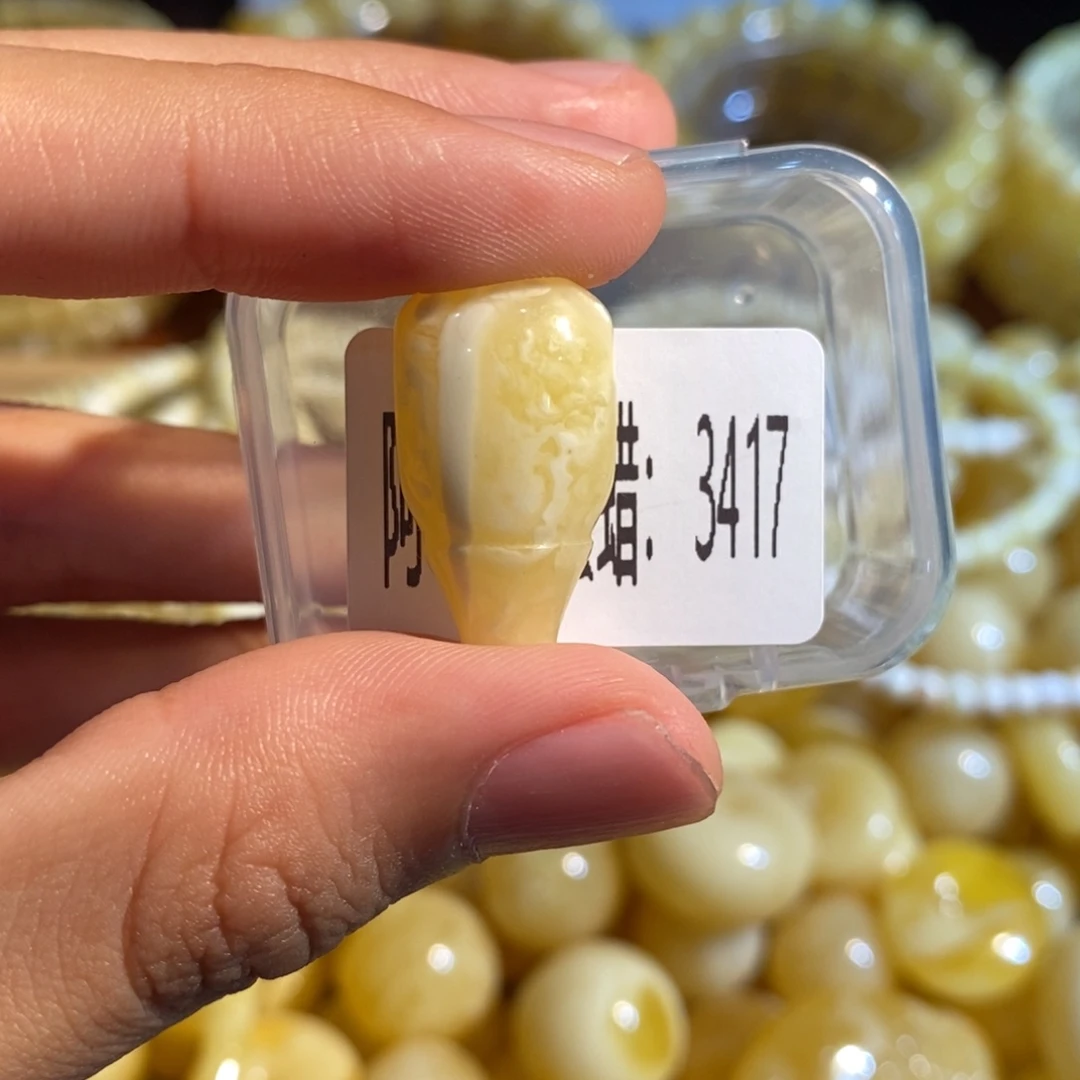琥珀未镶嵌珠宝奇石3417