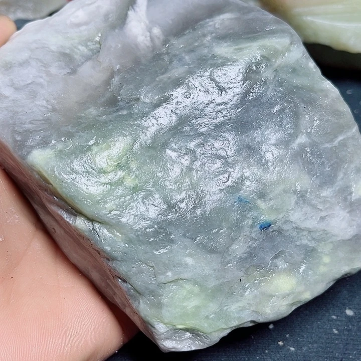 和田玉（糖玉）未镶嵌珠宝奇石