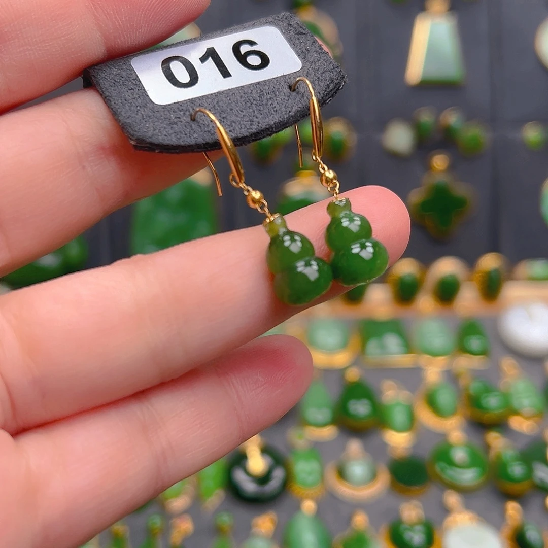 和田玉18K金镶嵌耳饰