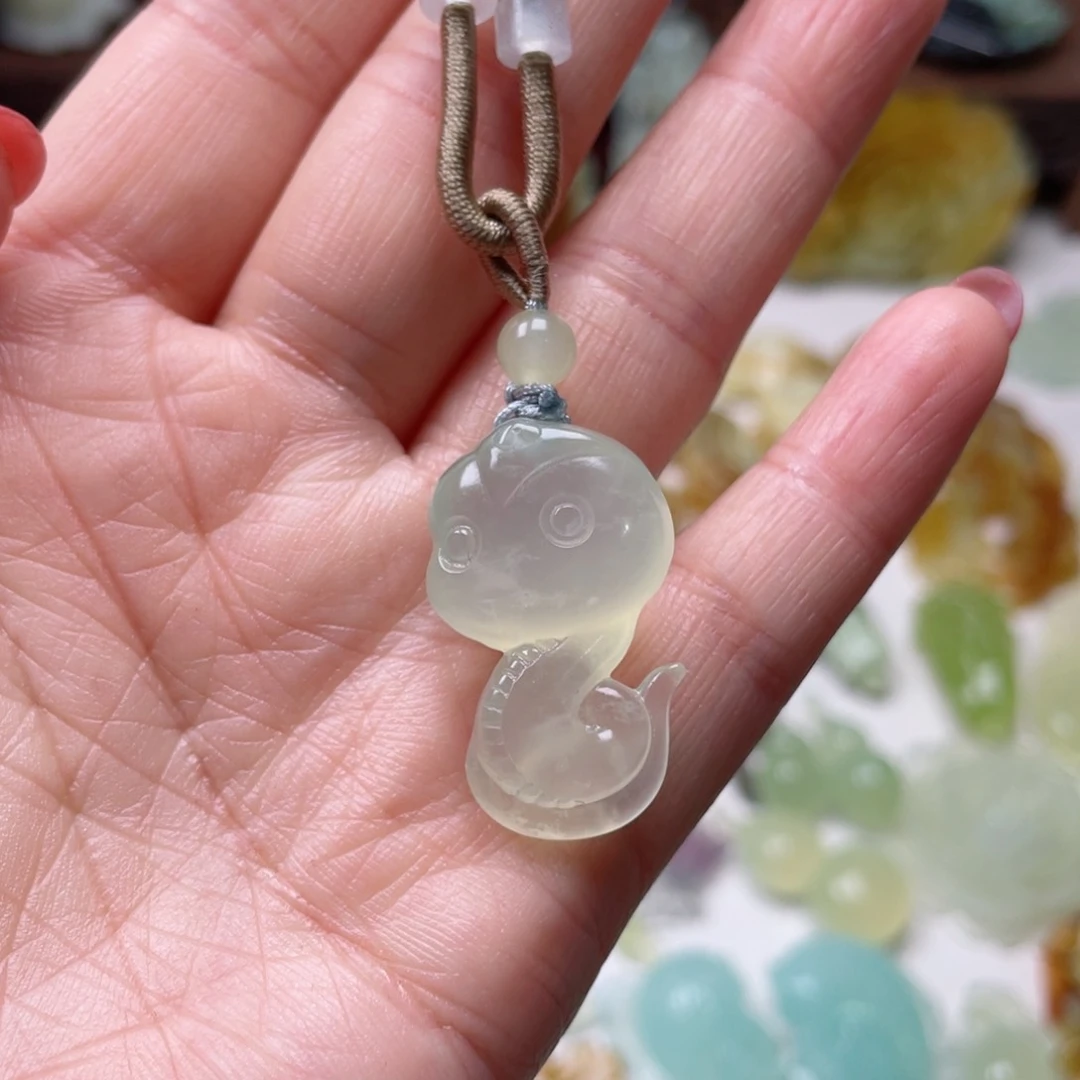 蛇纹石玉颈饰未镶嵌