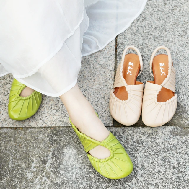 复古包头平底休闲女士凉鞋新款夏季外穿低跟妈妈鞋舒适真皮罗马鞋