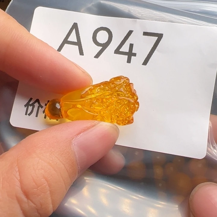 未镶嵌琥珀珠宝奇石
