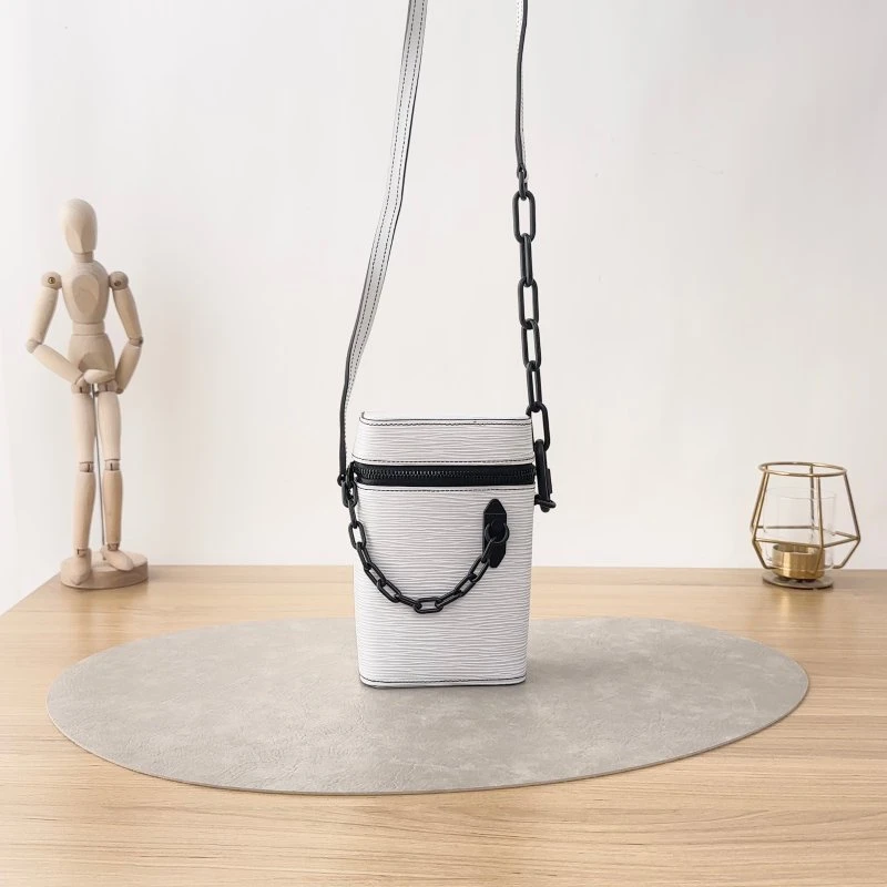 95新 LouisVuitton/路易威登 波纹锁链手机包/肩背包/3621