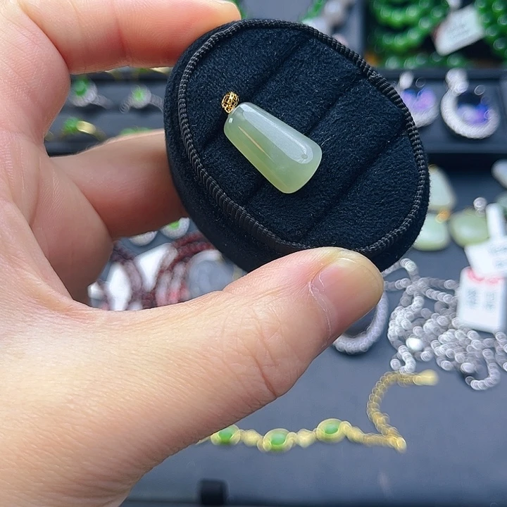 和田玉18K金镶嵌颈饰