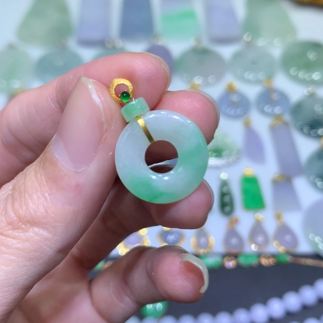 翡翠吊坠(不含链)18K金镶嵌