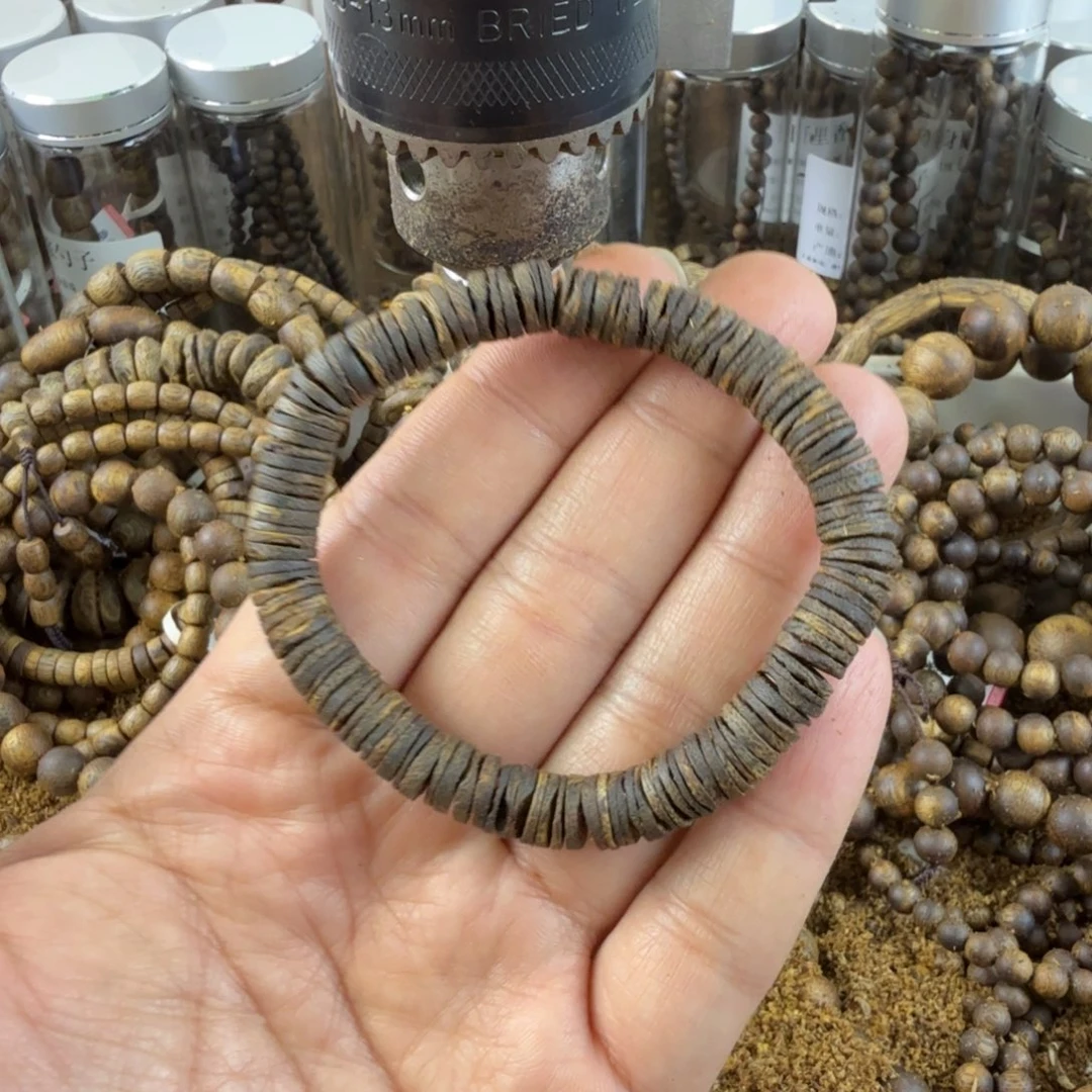 沉香沉香碎屑英*沉水级：奇楠沉香紫罗兰品种卡8单圈片珠11克