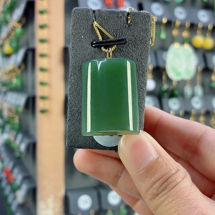 和田玉18K金镶嵌颈饰