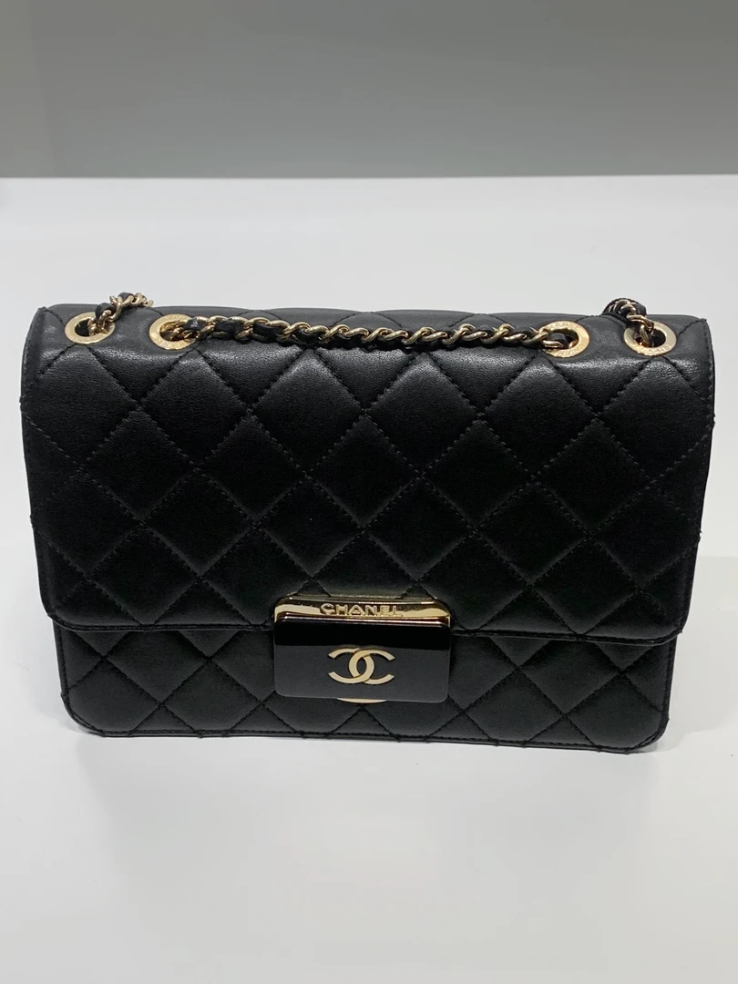 95新 Chanel/香奈儿  黑金亚克力扣信封链条包 22开  二店