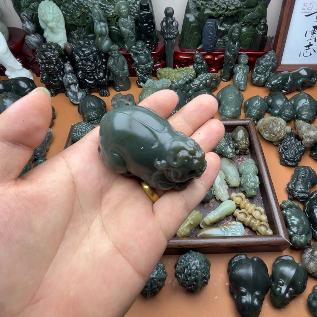 _***。和田玉未镶嵌把件