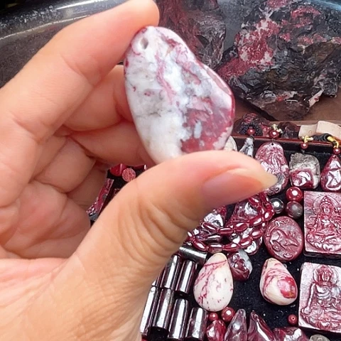【闪购商品】天然辰砂天然原矿朱砂吊坠