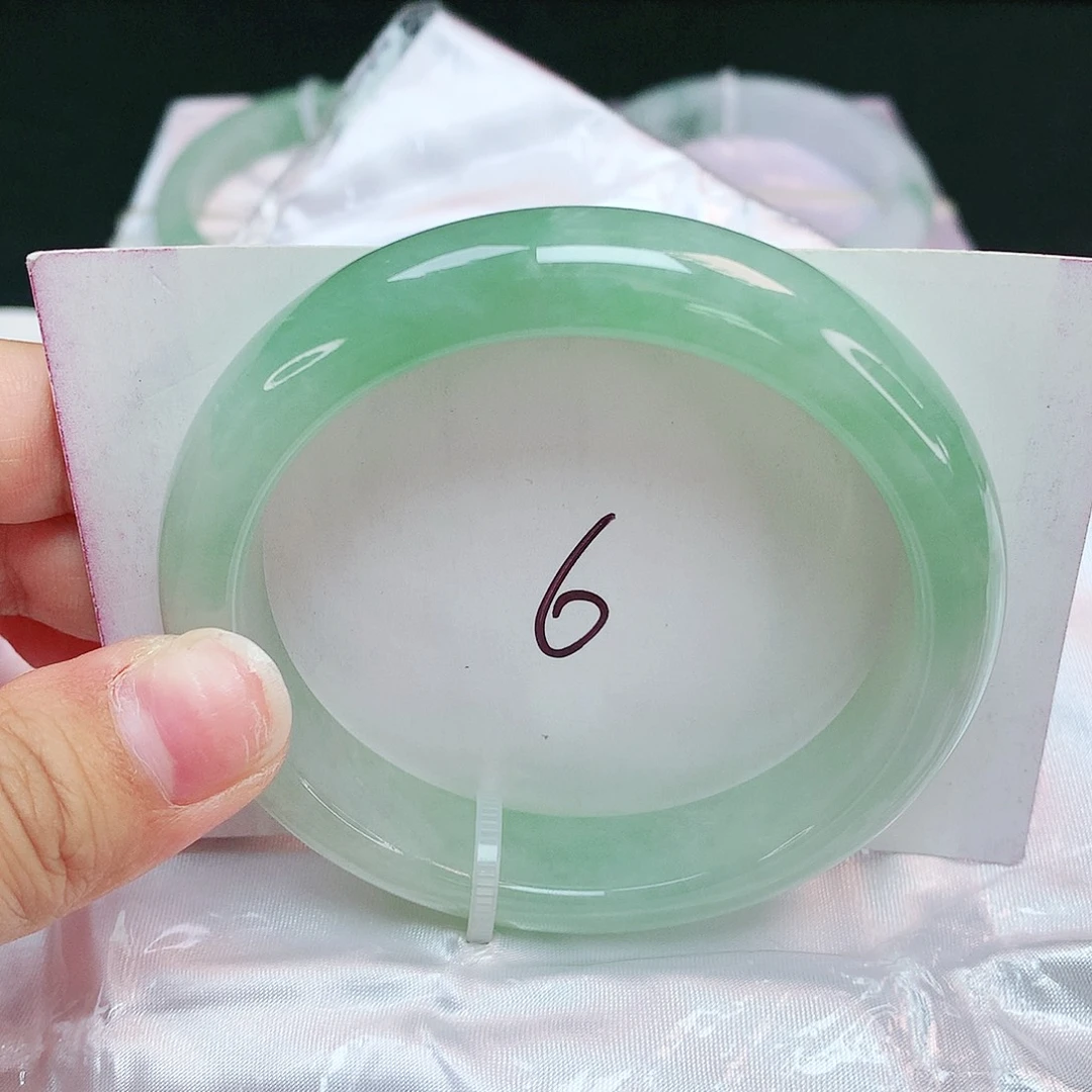 翡翠未镶嵌手镯正圈57.6