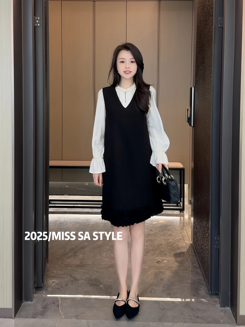 MISS SA 木耳边捏褶下摆早秋新款高级轻奢V领背心连衣裙25099379