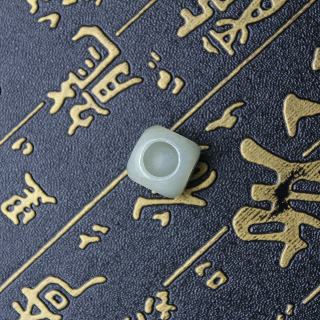 TCWWA04639和田青白玉转运珠