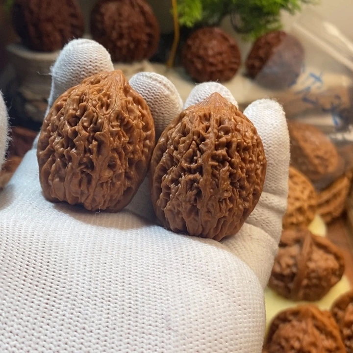 ****甫核桃大蒜头文玩核桃33