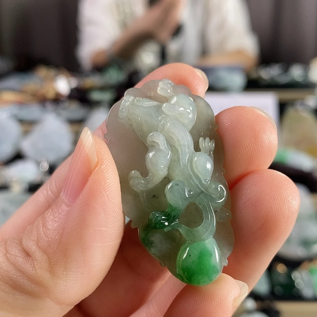 翡翠未镶嵌颈饰吊坠